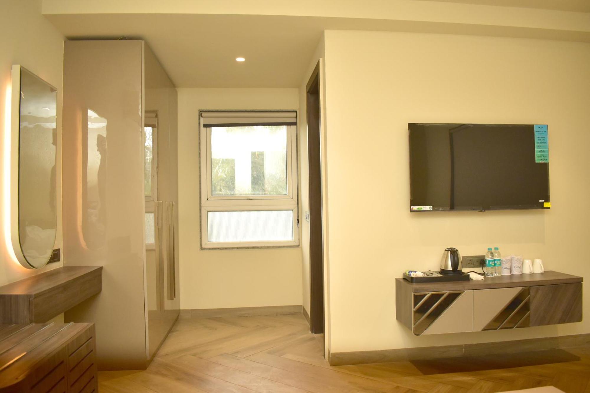 Hotel Cullinan By Qotel Janakpuri Delhi  Exterior photo